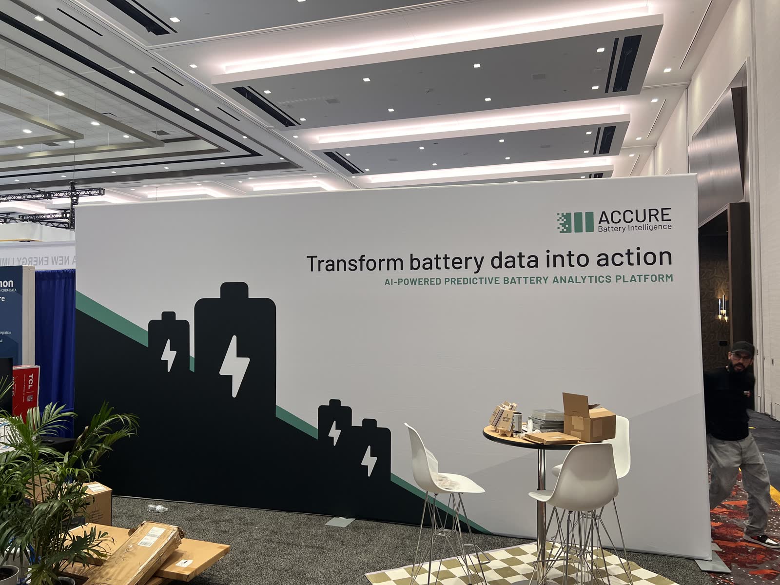 Seamless printed SEG fabric backwall at a trade show booth
